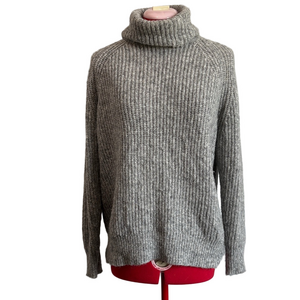 SM376 Nili Lotan Gray Merino Wool Blend Turtleneck Sweater